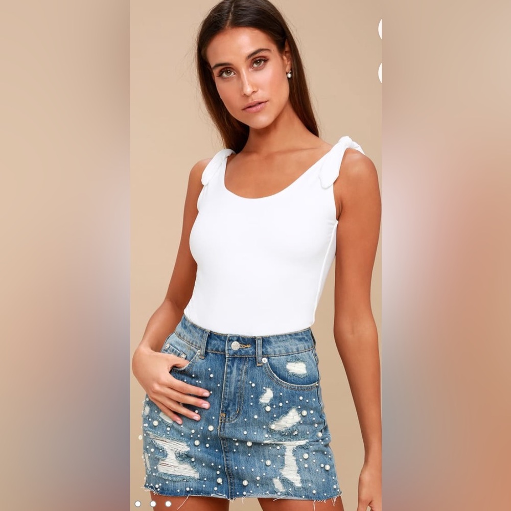 New with tags Lulus white bodysuit with tie straps